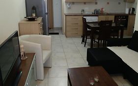 Luxury 1 Bedroom Apartment 103, Larnaca City Center