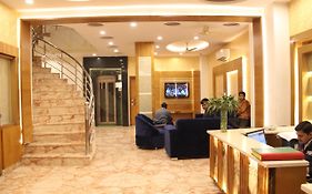 Hotel Golden Oasis Delhi 3*