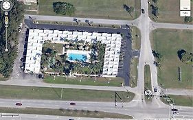 Warm Mineral Springs Motel 2*