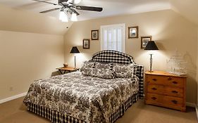 Live Oak Bed And Breakfast