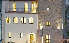 Torre Della Loggia - Dimora Storica - Bed And Breakfast 2*