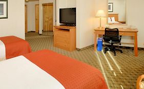 Holiday Inn Express North Vancouver 4*