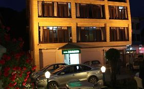 Hotel Zamrud Srinagar 3*