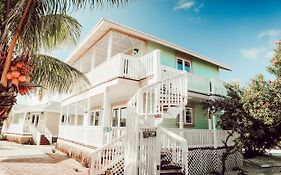 Embrace Resort Staniel Cay 3*