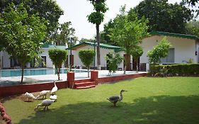 Corbett Paradiso Resort By Staybook Garjia 3* India