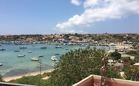 Il Veliero Blu Sul Porto Lampedusa