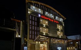 Hotel Clarks Inn Srinagar 4*