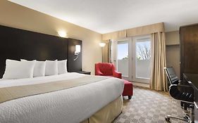 Days Inn & Suites By Wyndham North Bay Downtown  Canada