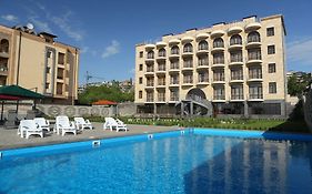 Nare Hotel Yerevan 3*