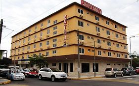 Hotel Impala enfrente al ADO
