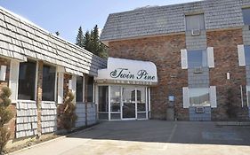 Twin Pine Inn & Suites Hinton Canada