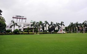 Hotel Goverdhan Palace Mathura 3*