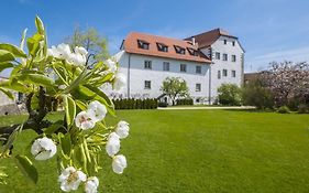 Schlosshotel Wasserburg 3*