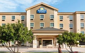 Days Inn & Suites by Wyndham San Antonio Near At&t Center