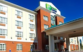 Holiday Inn Express & Suites Edson 2*