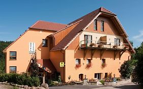 Hotel Neuhauser  3*