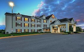 Lancaster Inn And Suites 2*
