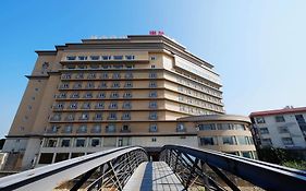 Taoyuan City Suites Gateway Hotel 4*