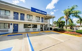 Motel 6 Lakeland Florida