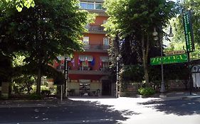 Hotel Villa Robinia  3*