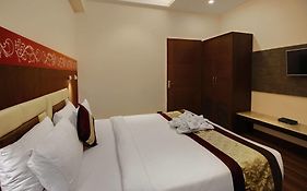 Hotel Rudra Vilas Agra 3*