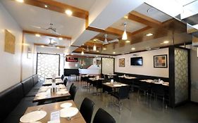 Hotel Vyankatesh & Pure Veg Restaurant Mahabaleshwar 3* India