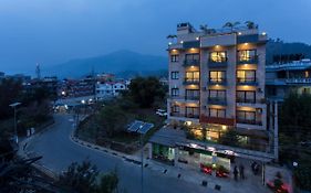 Hotel Queens Park Pokhara 3*