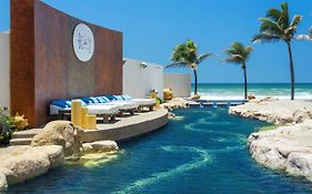 Costera De Las Palmas 1121 Playa Diamante Hotel