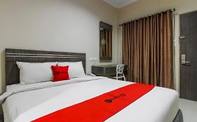 Reddoorz Plus Syariah @ Jalan Sriwijaya Hotel
