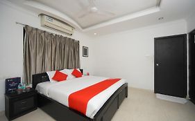 Oyo 17030 Bluten Hotel Chennai India