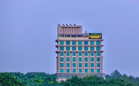 Goldfinch Hotel Delhi Ncr 4*