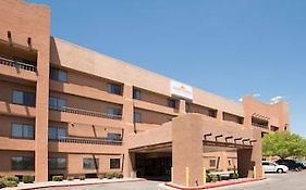 Hawthorn Inn And Suites Albuquerque 3*