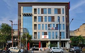 Noida International Hotel Sector 11 3*