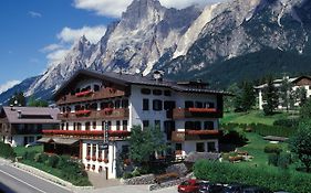 Hotel Albergo Dolomiti  3*