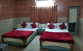Hotel Meera Dwarka 2*