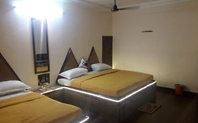 Hotel Rama Inn Indore 2*