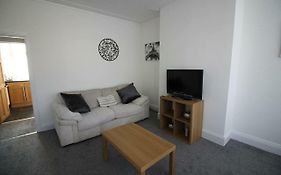 Lovely 2 Bed House With Office Space, Leeds