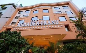 Hotel Meraden Grand Varanasi 4*