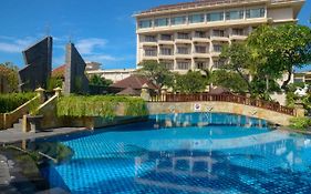 Lombok Raya Hotel  4*