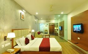 Hotel Aditya Raipur 3*