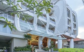 Bedrock Hotel Bali 4*
