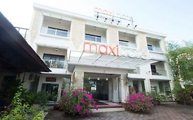 Maxi Hotel Kedonganan  2*
