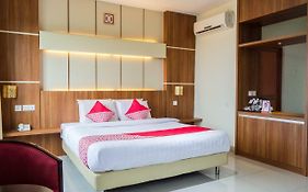 Aviari Hotel Sekupang Indonesia