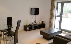 Oxford Apartment- Free Parking 2 Bedrooms-2Bathrooms-Located In Jericho Oxford Close To Bus And Rail Sation