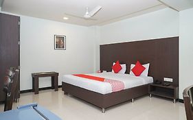 Hotel Coconut Grove Pune 3*
