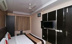 Hotel Blue Pearl Delhi 3*