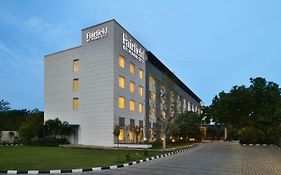 Holiday Inn Express Chennai Mahindra World City 4*
