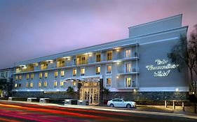 The Commodore Hotel  4*