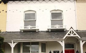 Lowdens Guest House Taunton 3*