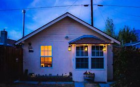 Cozy Muir Cottage - In Town - Pet Friendly